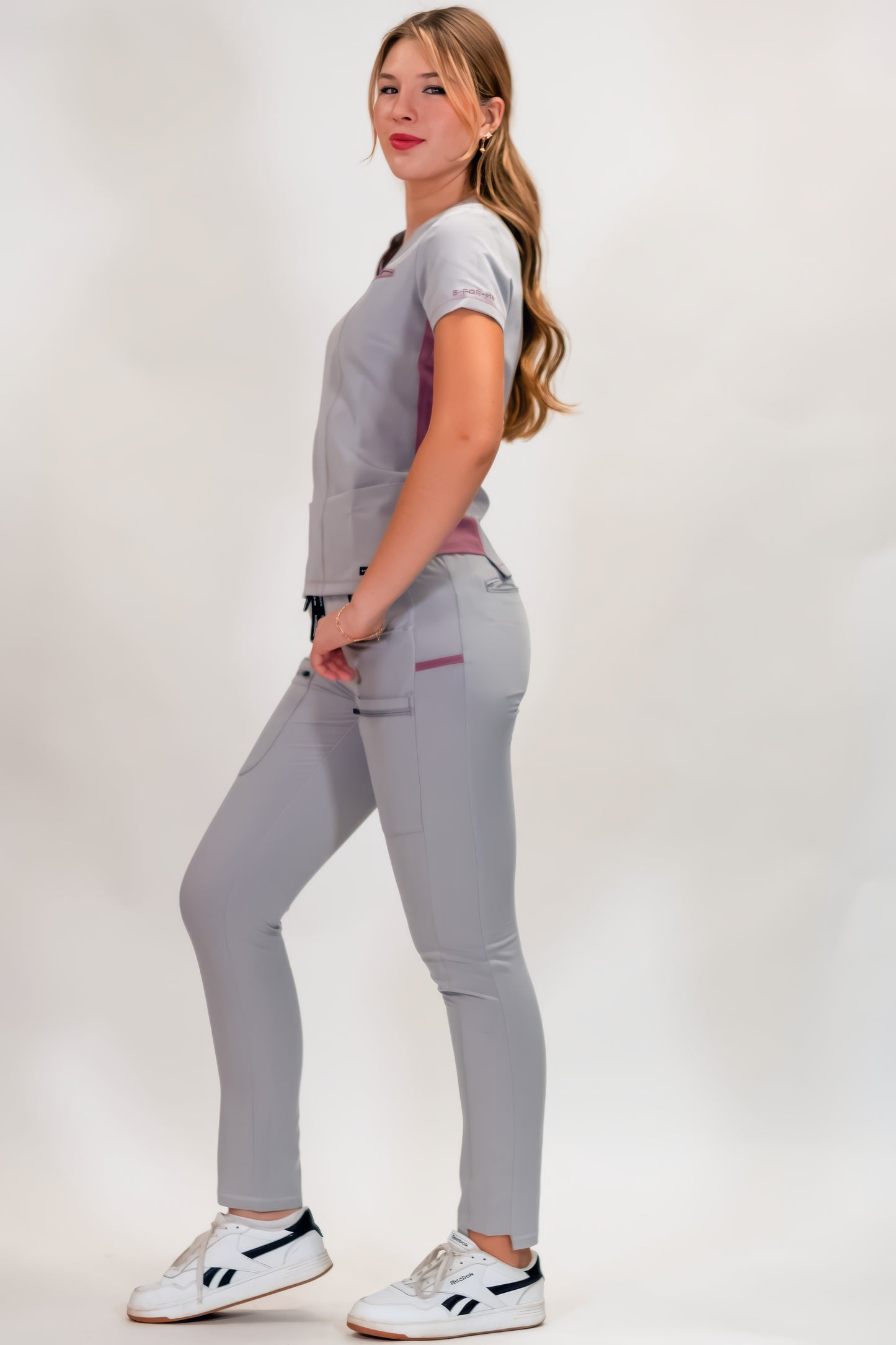 Pantalón Quirúrgico Gris Perla Mujer, Scrubs Antifluido Est. 300