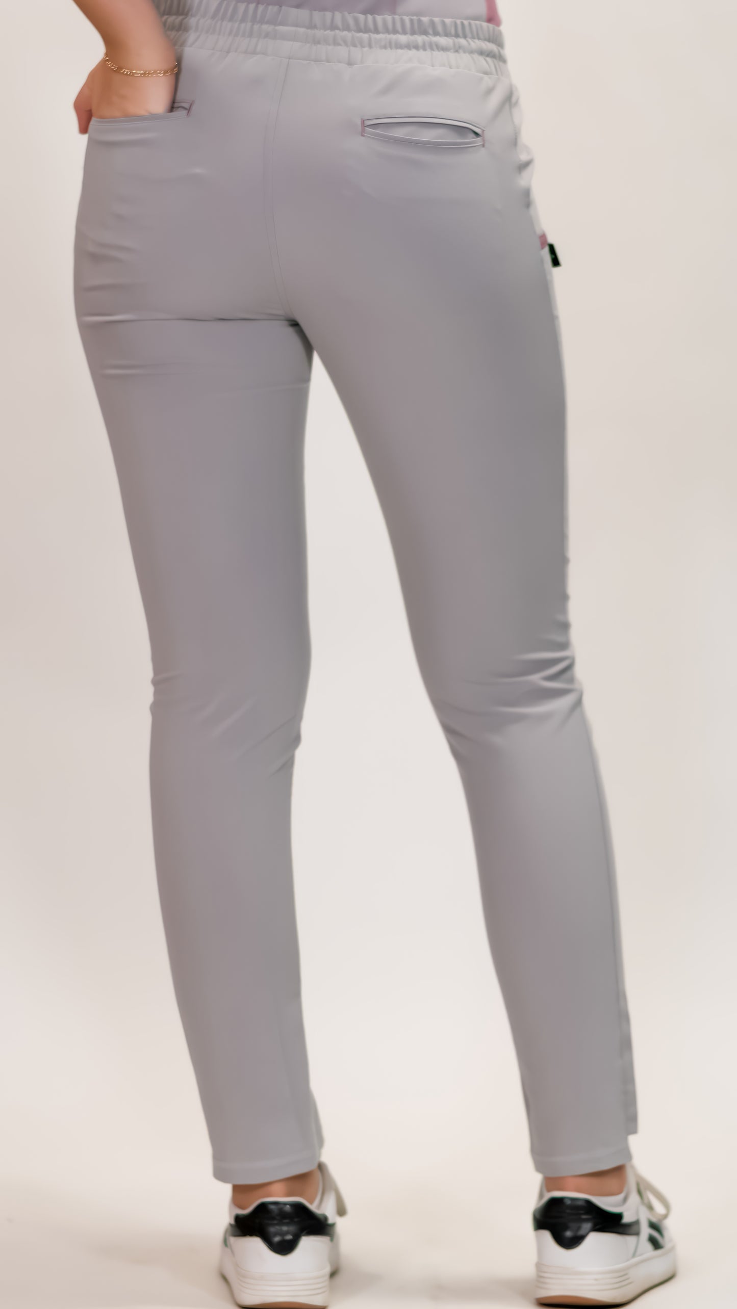 Pantalón Quirúrgico Gris Perla Mujer, Scrubs Antifluido Est. 300