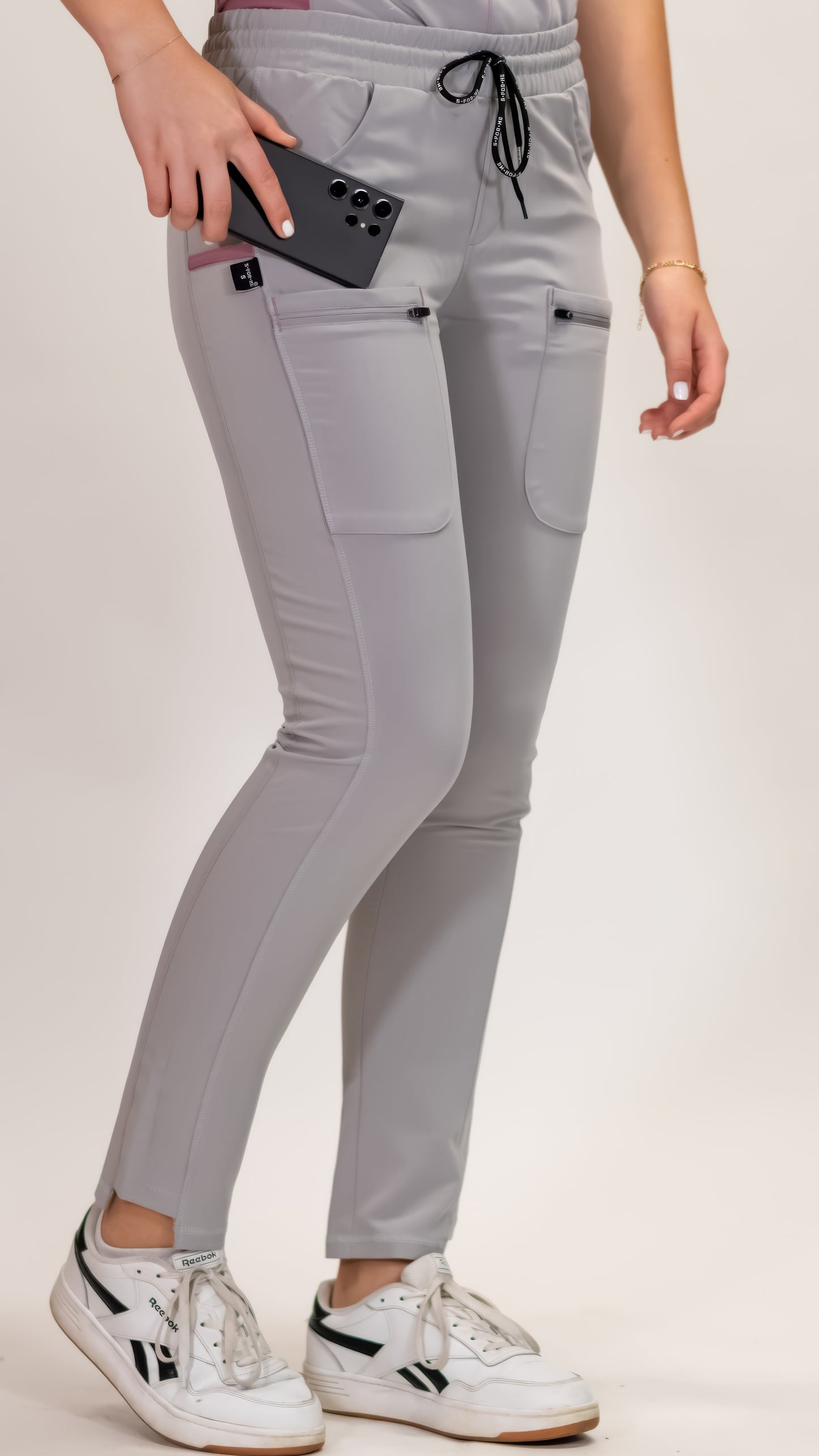 Pantalón Quirúrgico Gris Perla Mujer, Scrubs Antifluido Est. 300