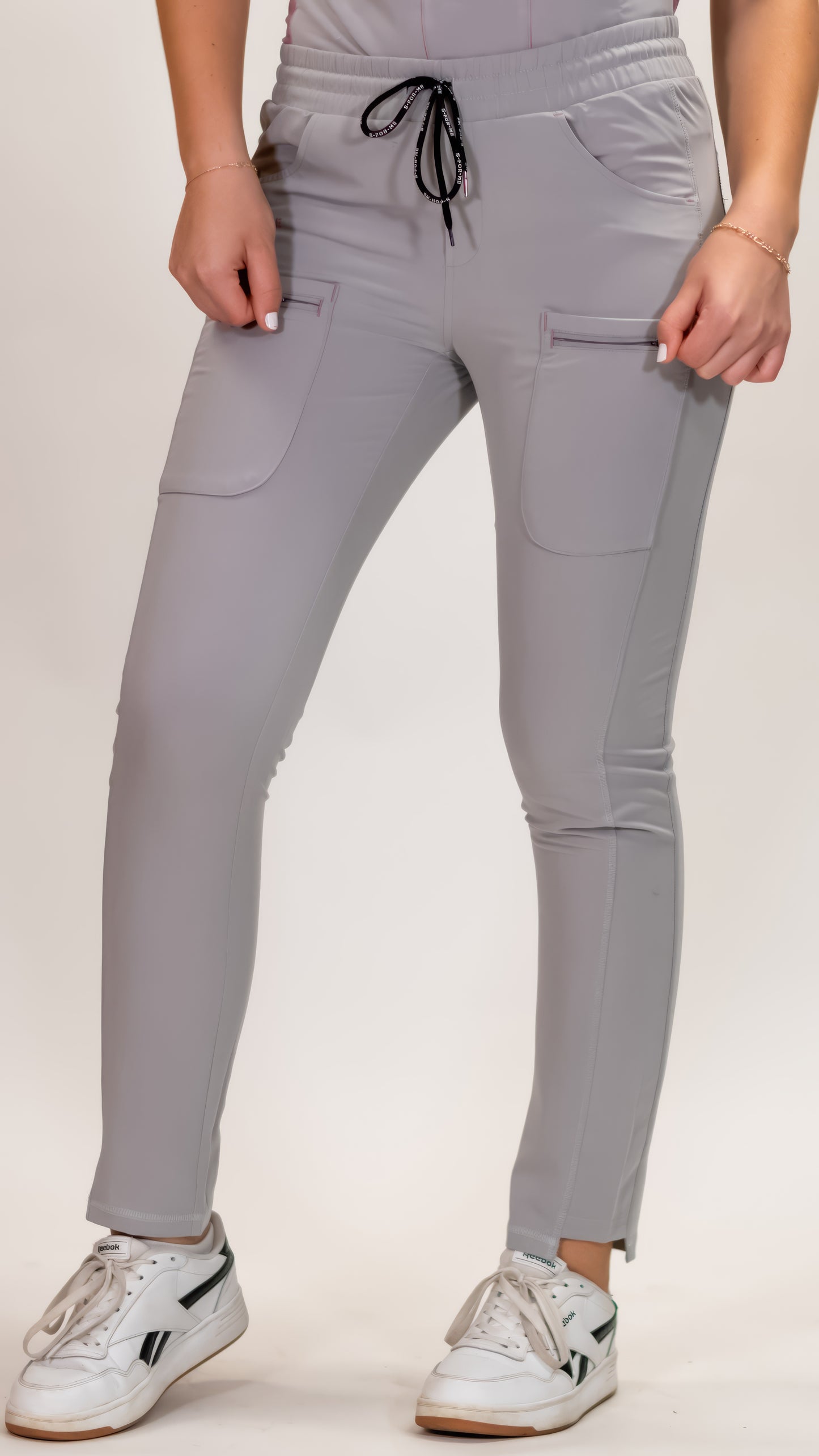 Pantalón Quirúrgico Gris Perla Mujer, Scrubs Antifluido Est. 300