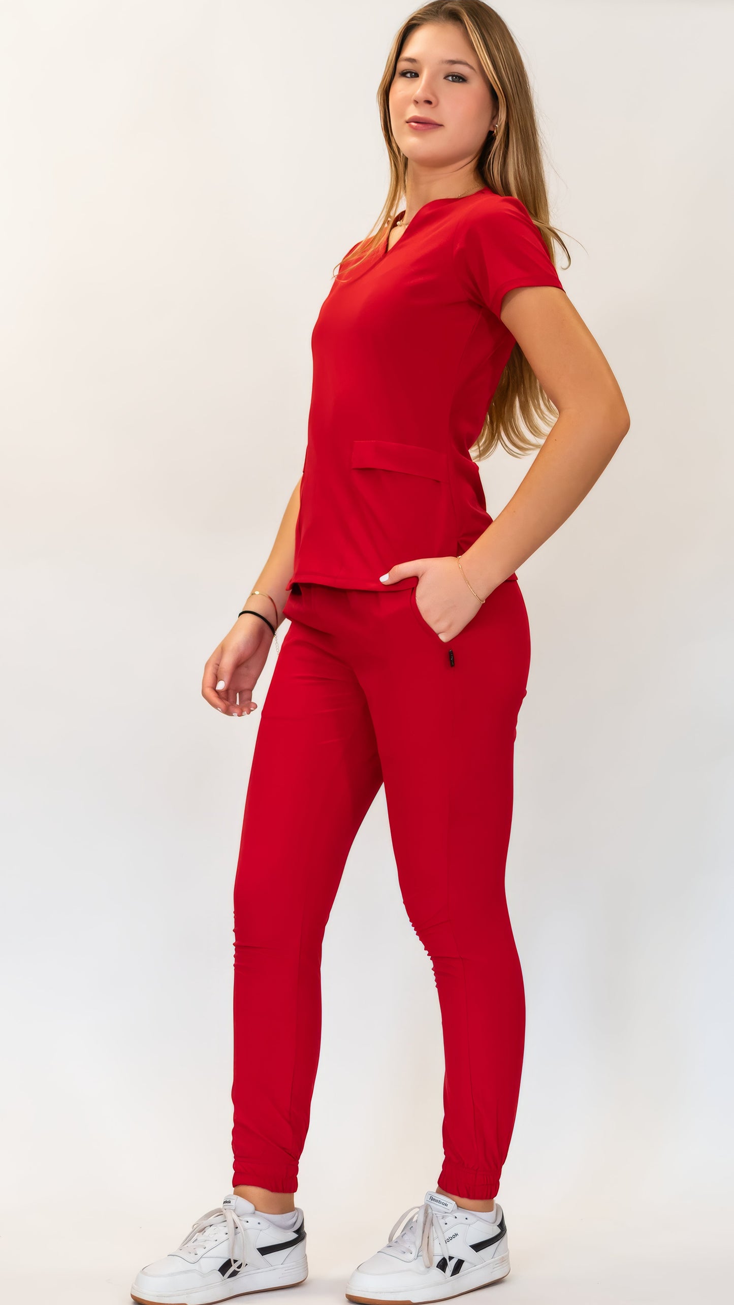 Jogger Quirurgico 2 Bolsas Estilo 600 Rojo Mujer F.W